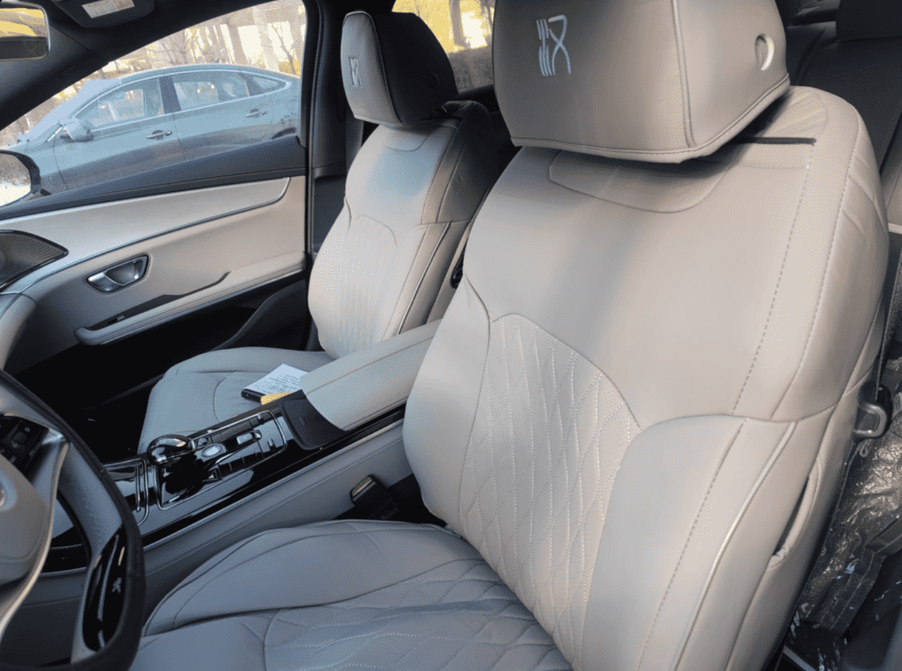 Xevaban.com ở 214 Giải Phóng là đơn vị chuyên cung cấp phụ kiện oto, đồ chơi oto, đồ chơi byd han, phụ kiện byd han, xevaban, 214 giải phóng, áo ghế han, bọc áo ghế han, bọc ghế han, bộ áo ghế han, bọc ghế da han.